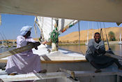 Felucca met captain Abdulah en zijn hulp 