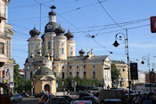  Vladimirskaya kerk, rechts ons hotel    