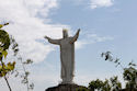  Het beeld van Christus Koning werd gebouwd op een verhoging van 16,5 meter. Inclusief de kroon heeft het beeld een hoogte van 36 meter. De vergulde kroon zelf heeft een hoogte van 3,5 meter en een diameter van 2 meter. Het hoofd is 4,5 meter lang en weegt 15 ton. Beide handen hebben een lengte van 6 meter en de spanweidte tussen beide handen is 24 meter. Het gebruikte materiaal is beton en glasvezel. In totaal weegt het beeld 440 ton.    