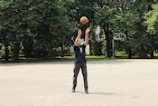  Basketbalwedstrijdje in het Ziedondarzs Park  